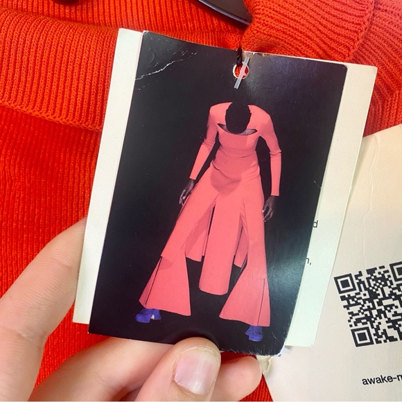 A.W.A.K.E. MODE
Knit Dress with Front Cut Out Red SMALL - Picture 7 of 11